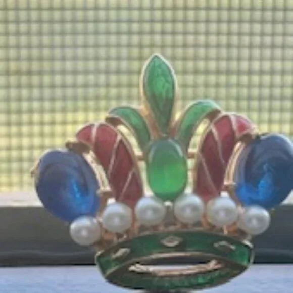 Trifari Vintage Crown Collectors Brooch - Picture 3 of 4